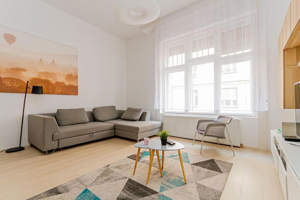 Luminous Design Apartment - W18 Будапеща Екстериор снимка