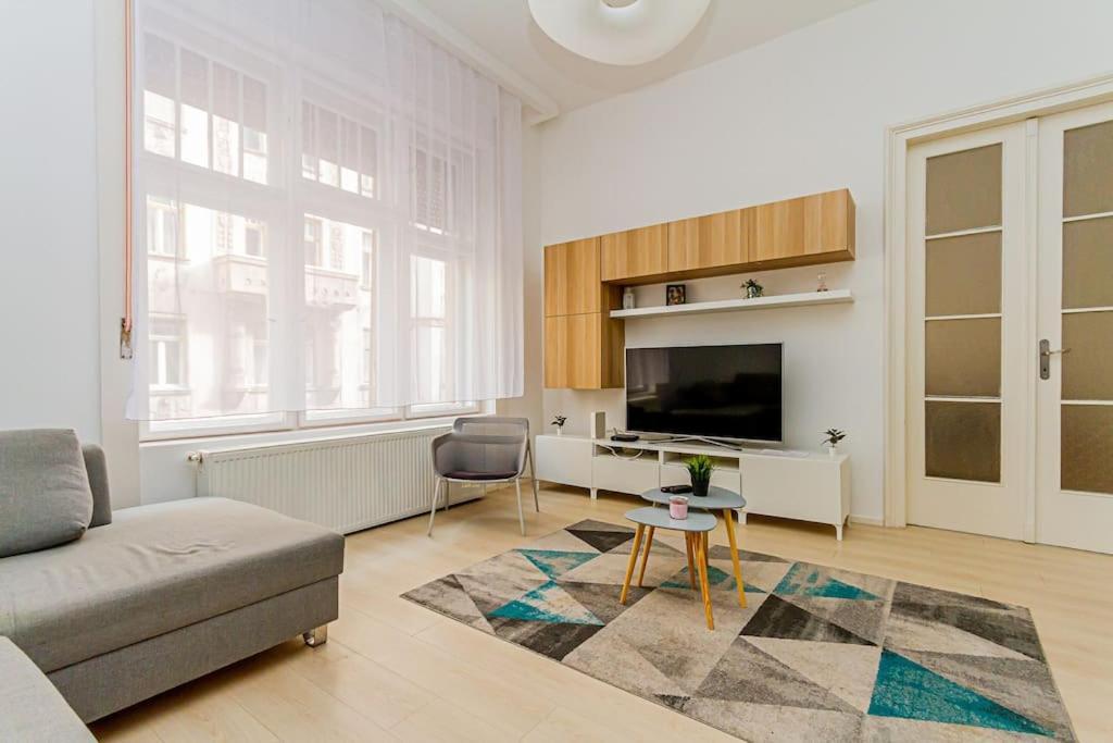 Luminous Design Apartment - W18 Будапеща Екстериор снимка
