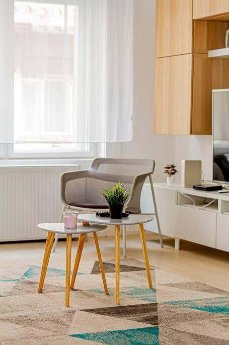 Luminous Design Apartment - W18 Будапеща Екстериор снимка