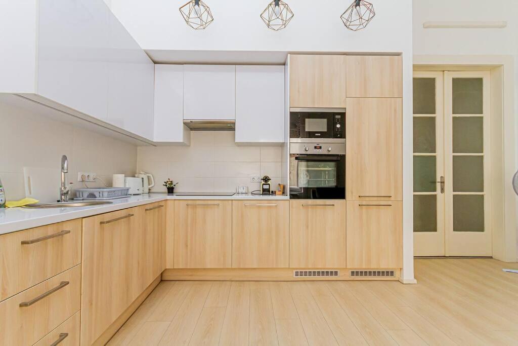 Luminous Design Apartment - W18 Будапеща Екстериор снимка