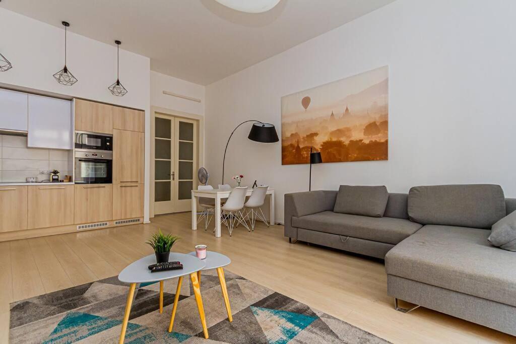Luminous Design Apartment - W18 Будапеща Екстериор снимка