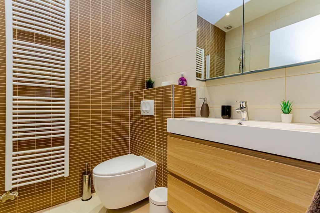 Luminous Design Apartment - W18 Будапеща Екстериор снимка